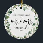 幾何学的エレガント緑の初めてのクリスマス セラミックオーナメント<br><div class="desc">このカスタマイズエレガント可能なクリスマスオーナメントは、ムーディな水カラーのユーカリ金ゴールドで飾られた幾何学的な葉フレームを備えている。詳細な変更を行うには、[このテンプレートクリックをパーソナライズすカスタマイズる]のオプションを選択してください。</div>