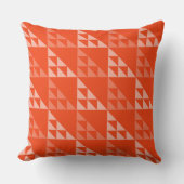 幾何学的オレンジ色の三角形パターン – 装飾用クッション クッション (正面)