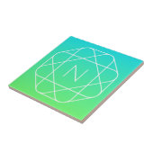 幾何学的クールモノグラム |青とライムグリーングラデーション タイル (側面)