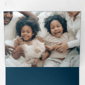 幾何学的スノーフレークホリディグリーティング 三つ折りクリスマスカード (内部最初)