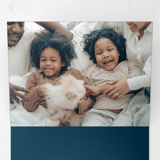 幾何学的スノーフレークホリディグリーティング 三つ折りクリスマスカード (内部最初)