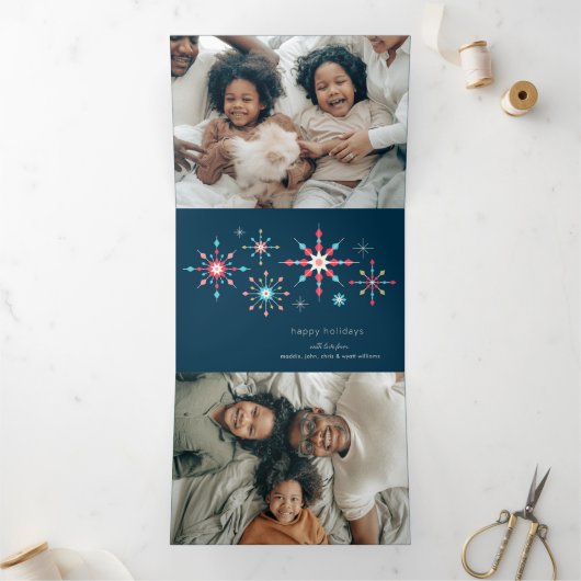 幾何学的スノーフレークホリディグリーティング 三つ折りクリスマスカード (内部)