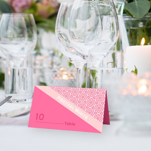 幾何学的バラ赤結婚の折り曲げ座席表 プレイスカード