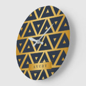 幾何学的パターンのパーソナライズされた三角形 ラージ壁時計 (傾斜)