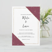 幾何学的ブルゴーニュ金ゴールドスパークルグリッター結婚ズ 招待状 (スタンド正面)