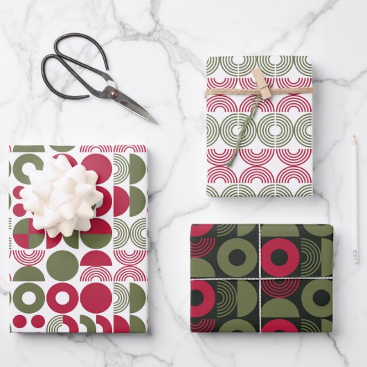 幾何学的モダンクリスマスグリーンと赤 ラッピングペーパーシート (正面)