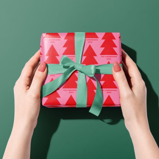 幾何学的モダンピンクの赤いクリスマスツリーグラフィック ラッピングペーパー
