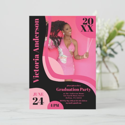 幾何学的ユニークピンクブラック4枚の写真卒業 招待状 (スタンド正面)