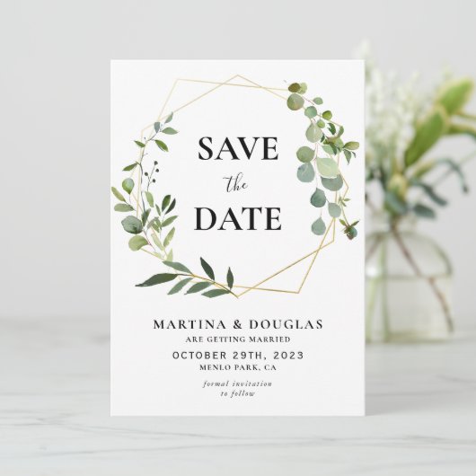 幾何学的ユーカリ結婚式の日付カードを保存 招待状 (スタンド正面)