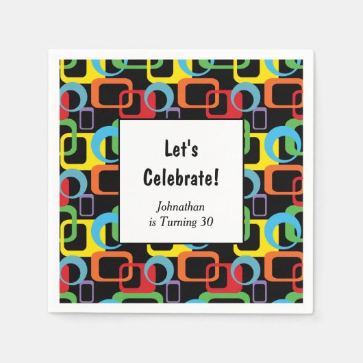 幾何学的レトロ数々の色パターン誕生日 スタンダードカクテルナプキン (正面)
