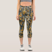 幾何学的調和:抽象芸術ブルーと金ゴールドパターン カプリレギンス (正面)