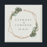 幾何学的金ゴールドボホグリーンリー結婚式の引き出物 マグネット<br><div class="desc">ボーモダンー結婚式の引き出物マグネットあなたの名前と日付の金ゴールド幾何学枠の内側に緑と白い花に囲まれて日付。夏のボヘミアンお祝いに最適な植物性デザイン。これらのカスタム結婚式の引き出物は素晴らしゲストが望むよう保に。フレームの提供：Designed by Freepik</div>