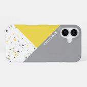 幾何学黄色のグレーテラゾパターン（名前あり） iPhone 16ケース (裏面横)