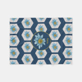 幾何日本のユリ花模様モノグラム フリースブランケット (正面(横))