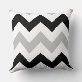 広いジグザグパターンの灰色の黒い及び白 クッション (裏面)