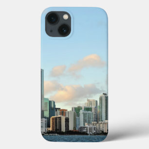 広く澄んな空に対するマイアミの超高層ビル iPhone 13ケース