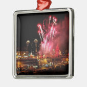 広場のクリスマスの照明の花火のオーナメント メタルオーナメント (左)