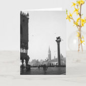 広場のサンMarcoベニスのイタリアによって飛ぶライオンカード カード (黄色い花)