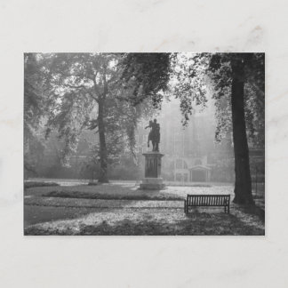 広場の霧の多い朝 ポストカード