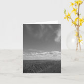 広大な灰色の草原の空の折り畳まれたグリーティングカード カード (黄色い花)