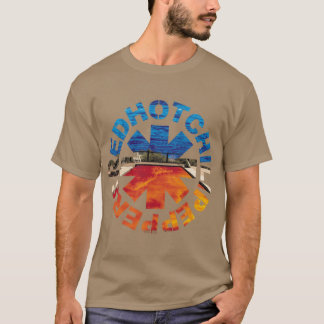 床でボールで遊ぶ子犬 レッド・ホット・チリ Tシャツ
