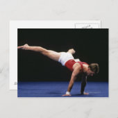 床にルーチンを形成する男性の体操選手 ポストカード (正面/裏面)