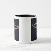 床運動で行っているオスの体育専門家 マグカップ (中央)