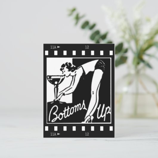 底はレトロの女性を持ち上げますDrinking Hugeマルティーニ ポストカード (スタンド正面)