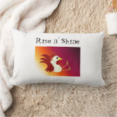 座っおもしろいている鶏が立ち上がり輝く ランバークッション (ブランケット)