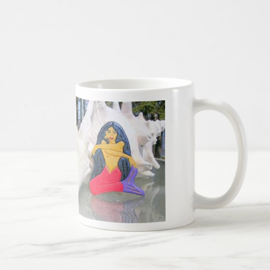 座っている人魚のマグ コーヒーマグカップ (右)