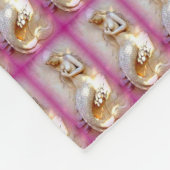 座っている人魚のラベンダーフリースブランケット フリースブランケット (角)