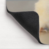 座ってベビーイエローチキン、3日古い マウスパッド (コーナー)