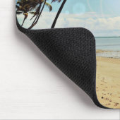 座って熱帯リラックスビーチにヤシの木 マウスパッド (コーナー)