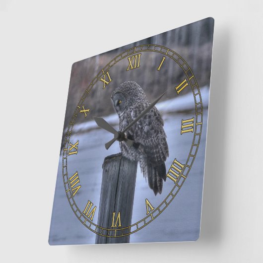 座るグ素晴らしレーフクロウと牧場のフェンスのポスト スクエア壁時計 (傾斜)