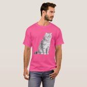 座るブリティッシュ・ショートヘア Tシャツ (正面フル)