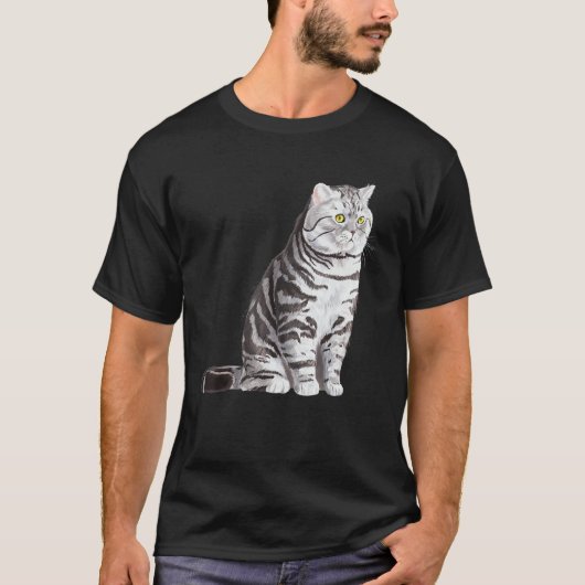 座るブリティッシュ・ショートヘア Tシャツ (正面)