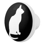 座る白猫（右） セラミックノブ (右)