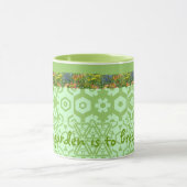 庭いじりをする新しい日の庭のマグは呼吸にあります マグカップ (中央)