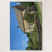 庭および旗が付いている英国のコテッジ ジグソーパズル (縦)