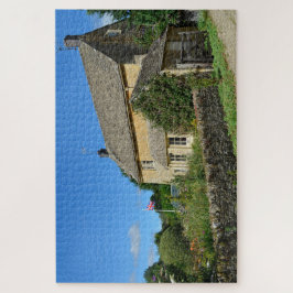 庭および旗が付いている英国のコテッジ ジグソーパズル