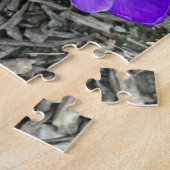 庭かわいらしのパズルに咲く紫のクロッカス ジグソーパズル (側面)