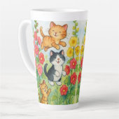 . .庭でゴロゴロする田舎猫 カフェラテマグ (左アングル)