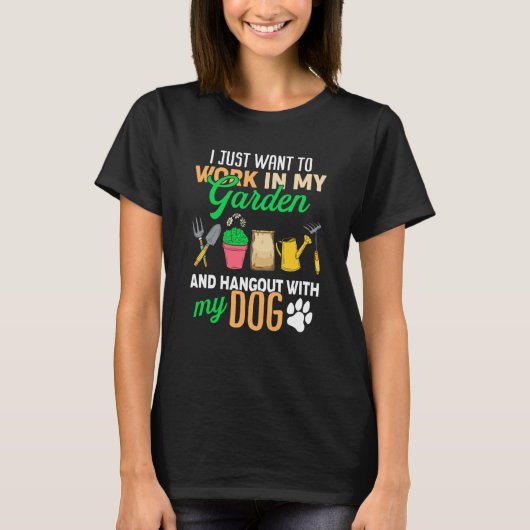 庭で働いて犬と遊ぶだけ Tシャツ (正面)