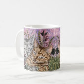 庭で子どもじみた猫の水彩画 コーヒーマグカップ (正面左)