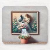 庭で散水缶を持つ女絵を描の子 マウスパッド (正面)