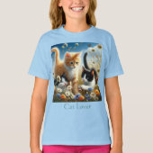 庭で遊ぶ子猫 猫好きさんにぴったり Tシャツ (正面)