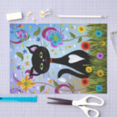 庭にいる黒と白のテックスード・キャット 薄葉紙 (クラフト)