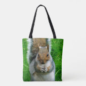 庭にかわいいリスの写真 トートバッグ (裏面)