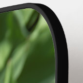 庭にかわいい紫のチューリップ ピックルボールラケット (左詳細)