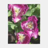 庭にかわいい紫のチューリップ フリースブランケット (正面)